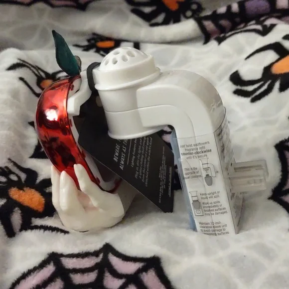 🍎 Hidden skull in red apple BBW wallflower nightlight plug 🍎 - Picture 2 of 3